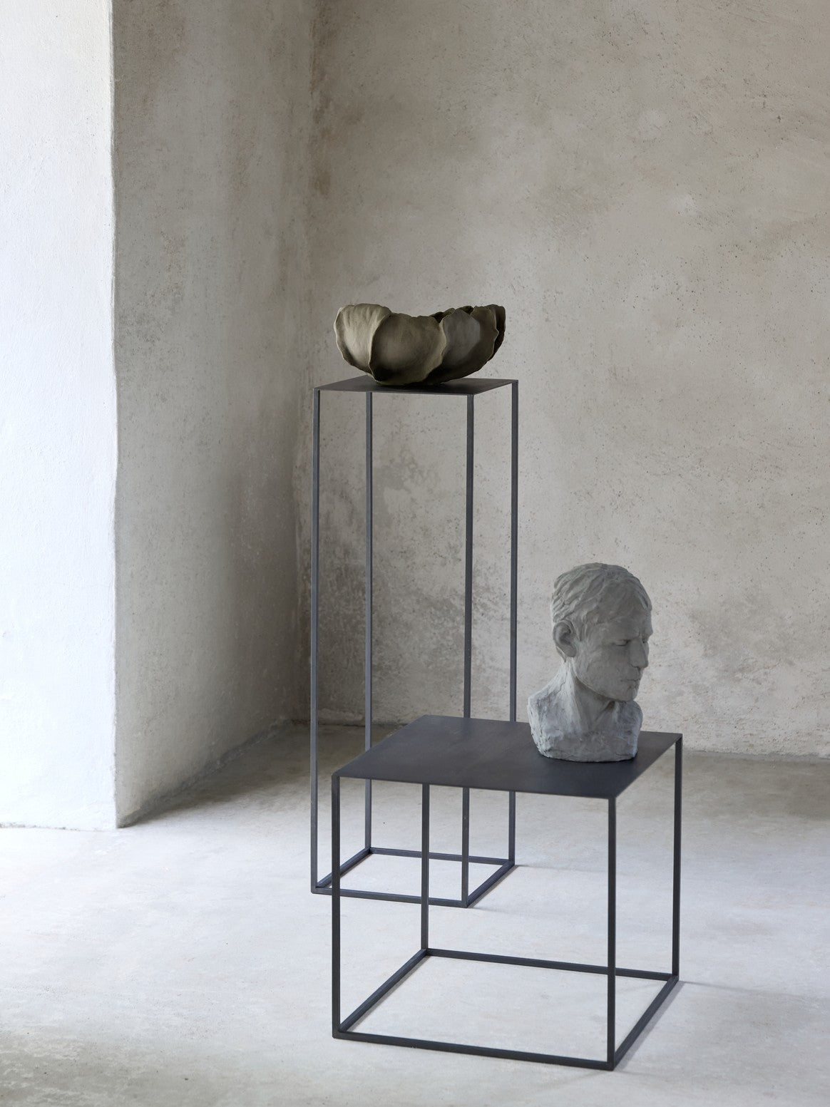 CUBIC pedestal and side table with WATER LILY bowl and bust
