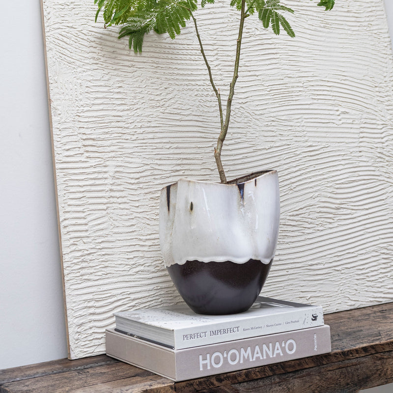 BY HAND curve vase, small, Off-white