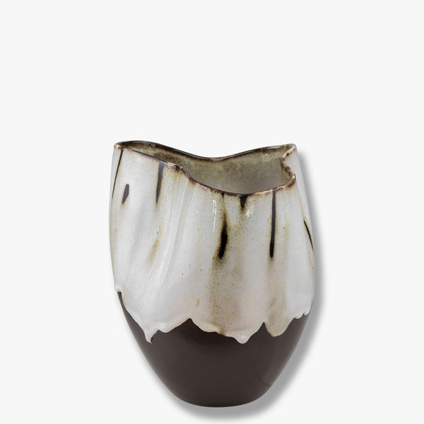 BY HAND curve vase, small, Off-white
