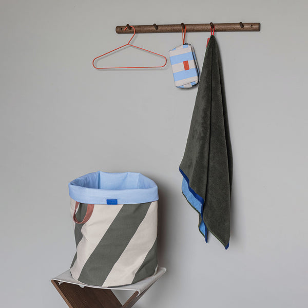 DIAGONAL laundry bag, Dark olive / Sand