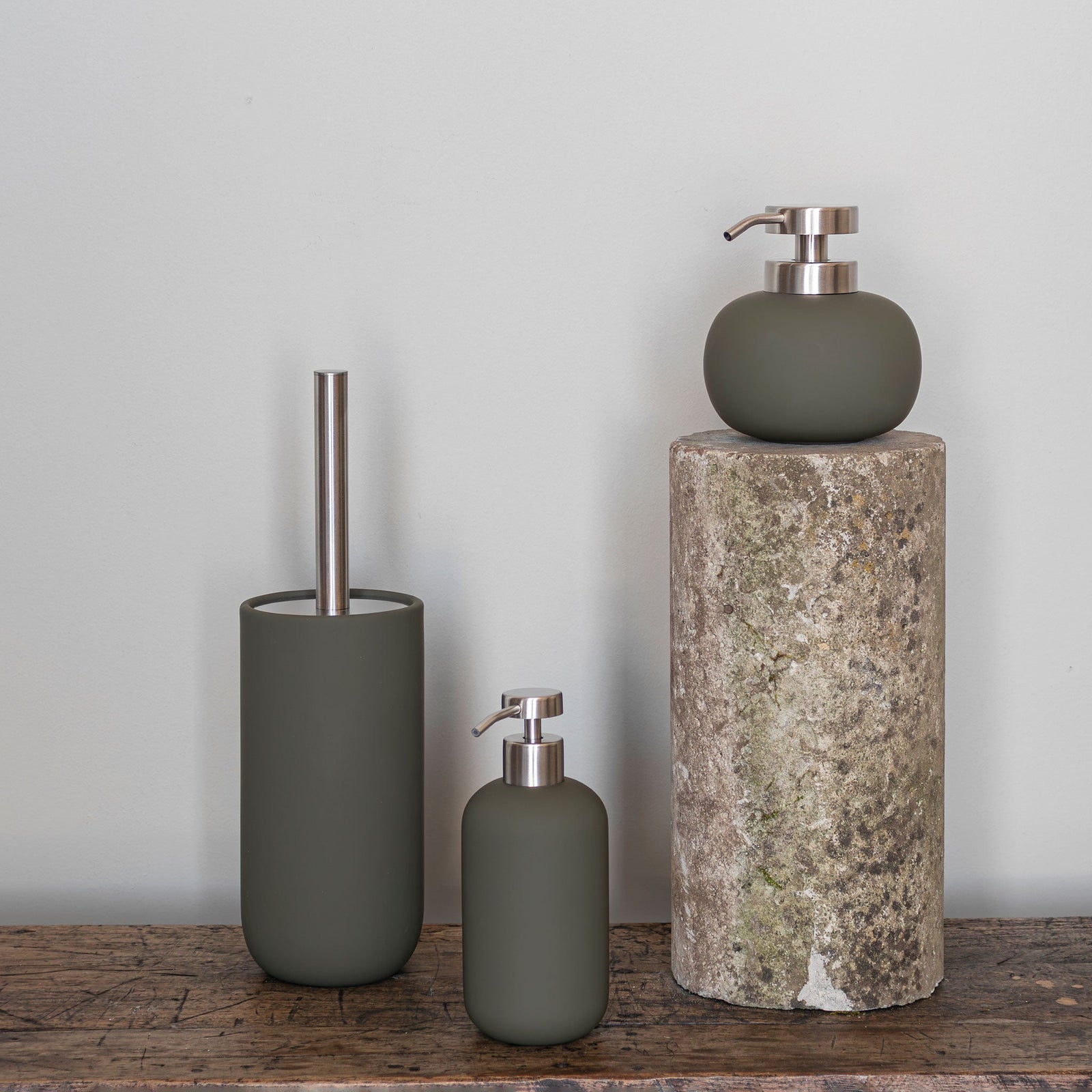 LOTUS PLAY toilet brush holder (2 handles), Dark Olive – Mette