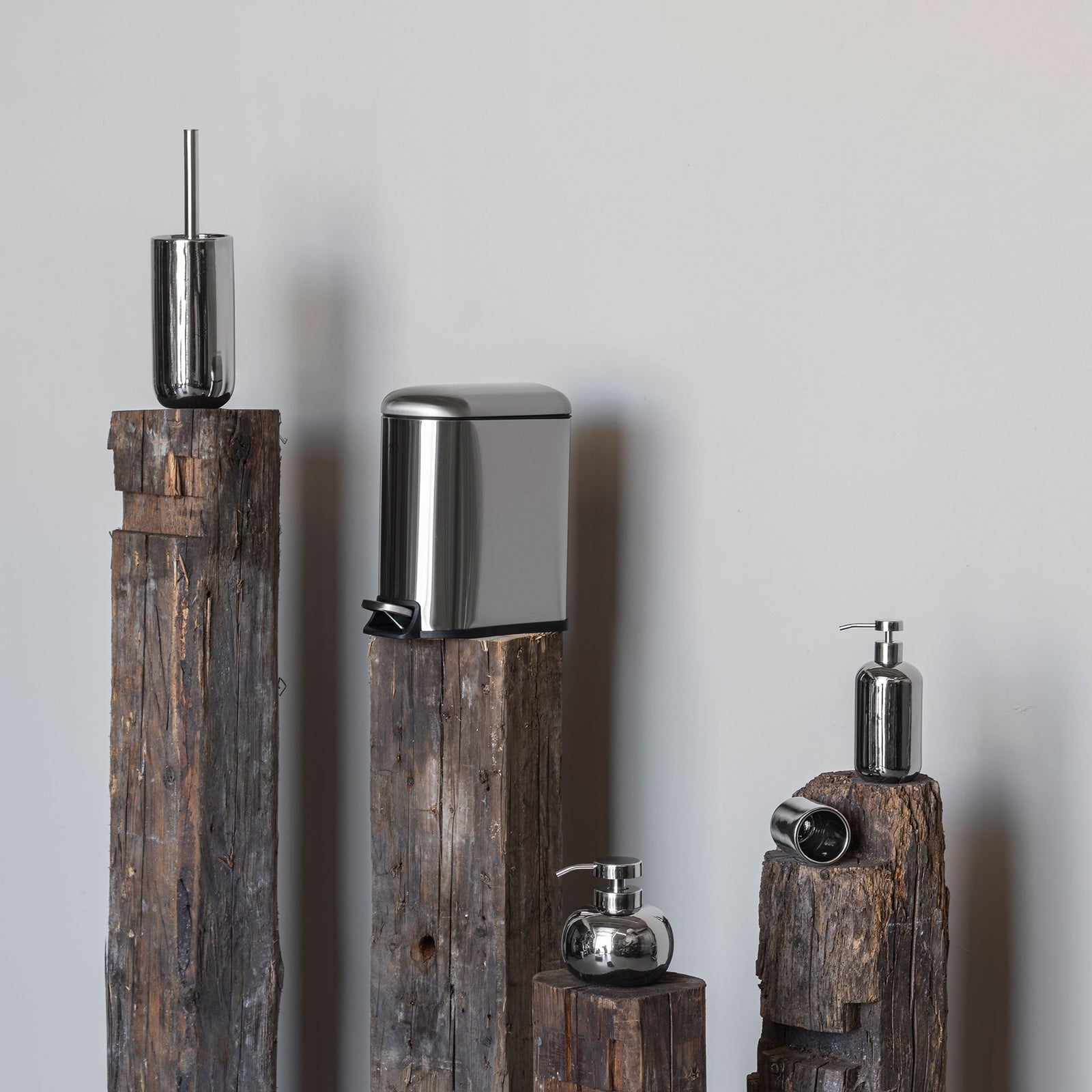 LOTUS Toothbrush Holder, Chrome | Mette Ditmer – Mette Ditmer