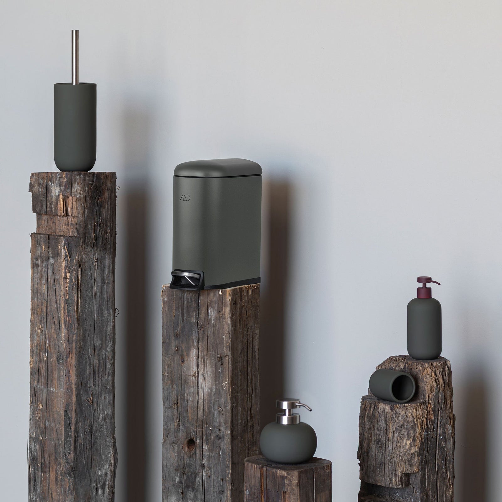 LOTUS PLAY dispenser, low (2 pumps), Dark Olive – Mette Ditmer