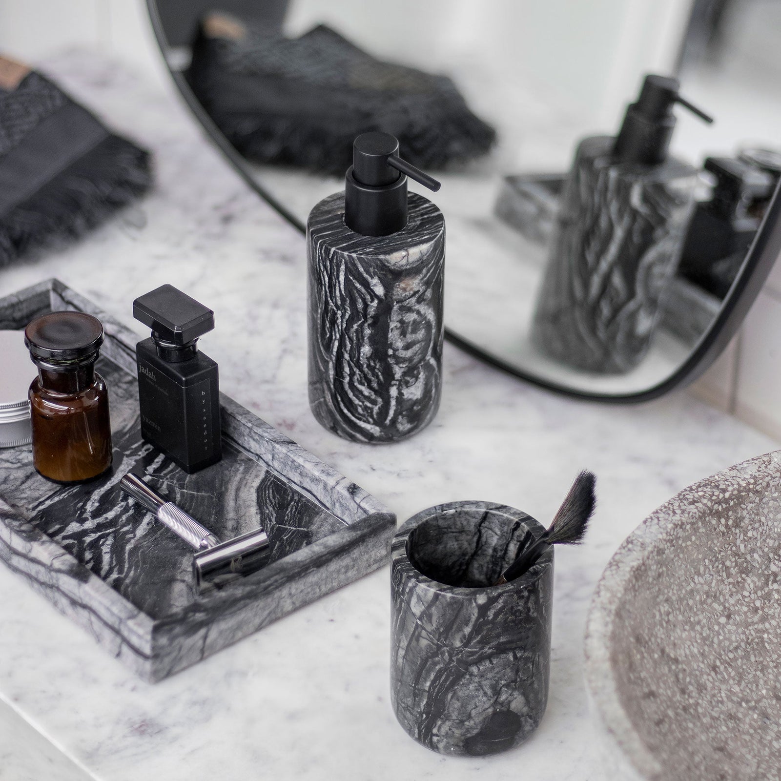 Mette Ditmer/メッテ ディトマー/トレイ/歯ブラシホルダー/セット MARBLE toothbrush holder, Black / Grey – Mette Ditmer - International