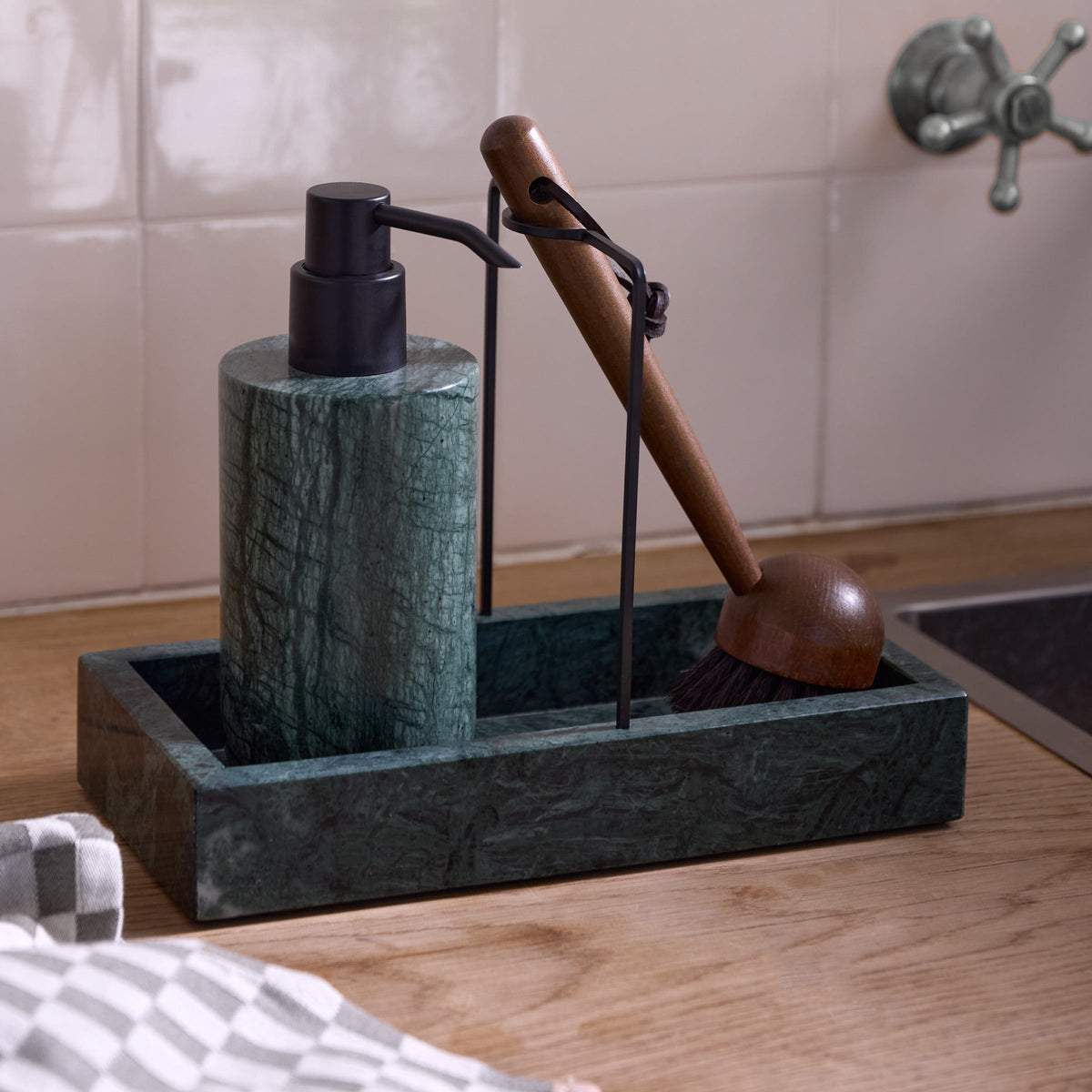 MARBLE dishwashing organizer in dark forest, Mette Ditmer