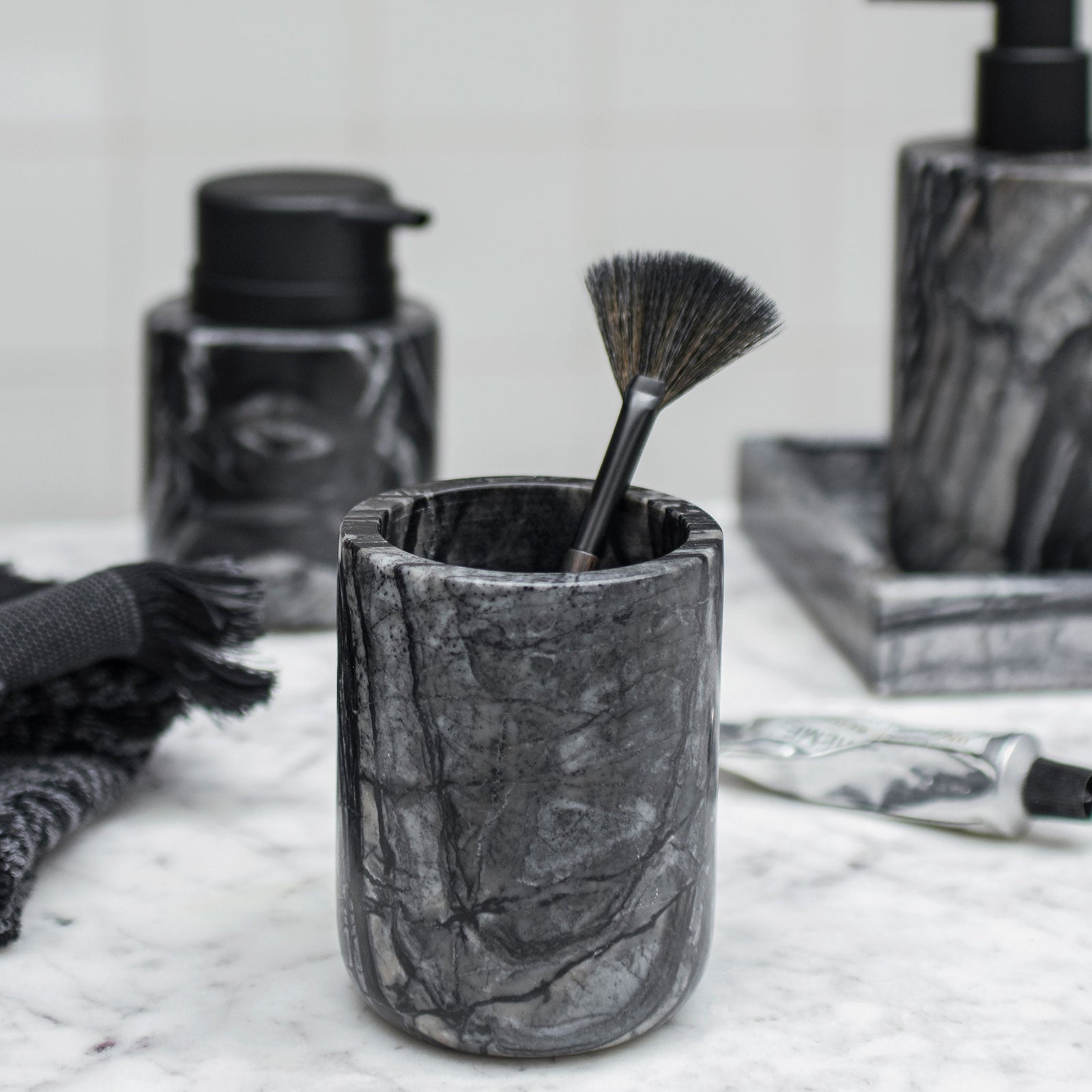 MARBLE toothbrush holder, Black / Grey – Mette Ditmer - International