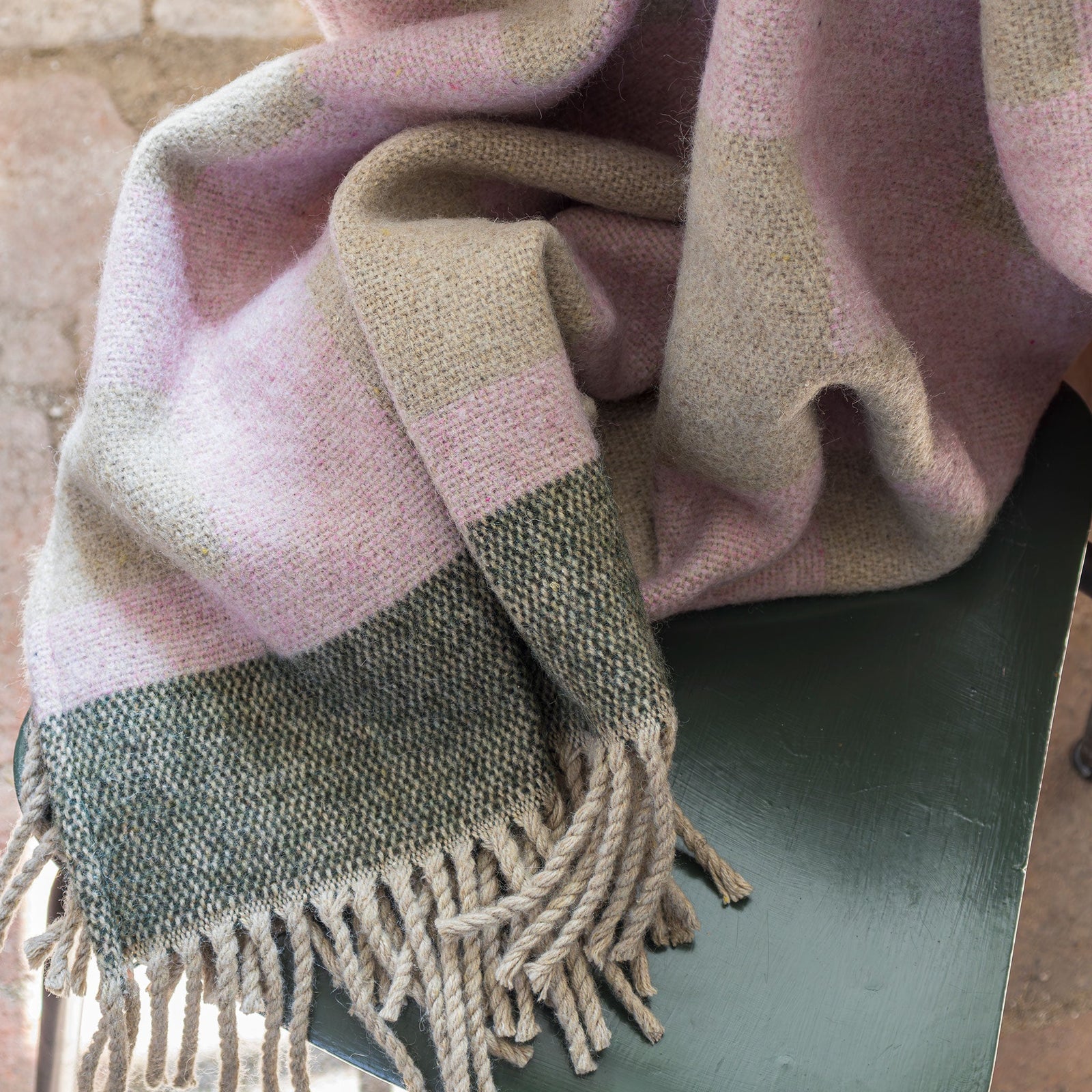 MAZE throw, Powder rose – Mette Ditmer - International