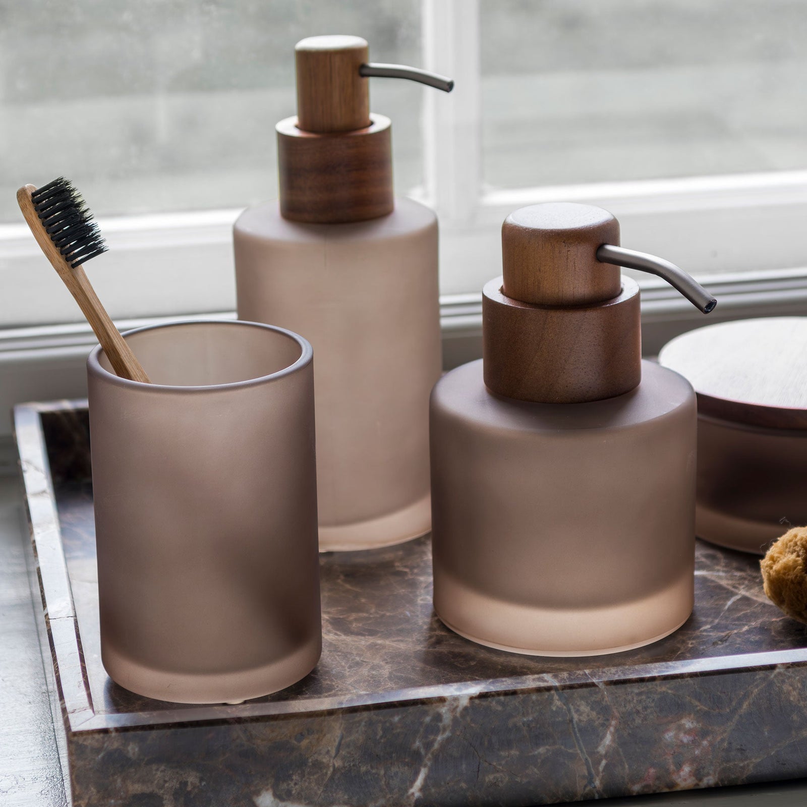 MODEST low dispenser, Walnut – Mette Ditmer - International