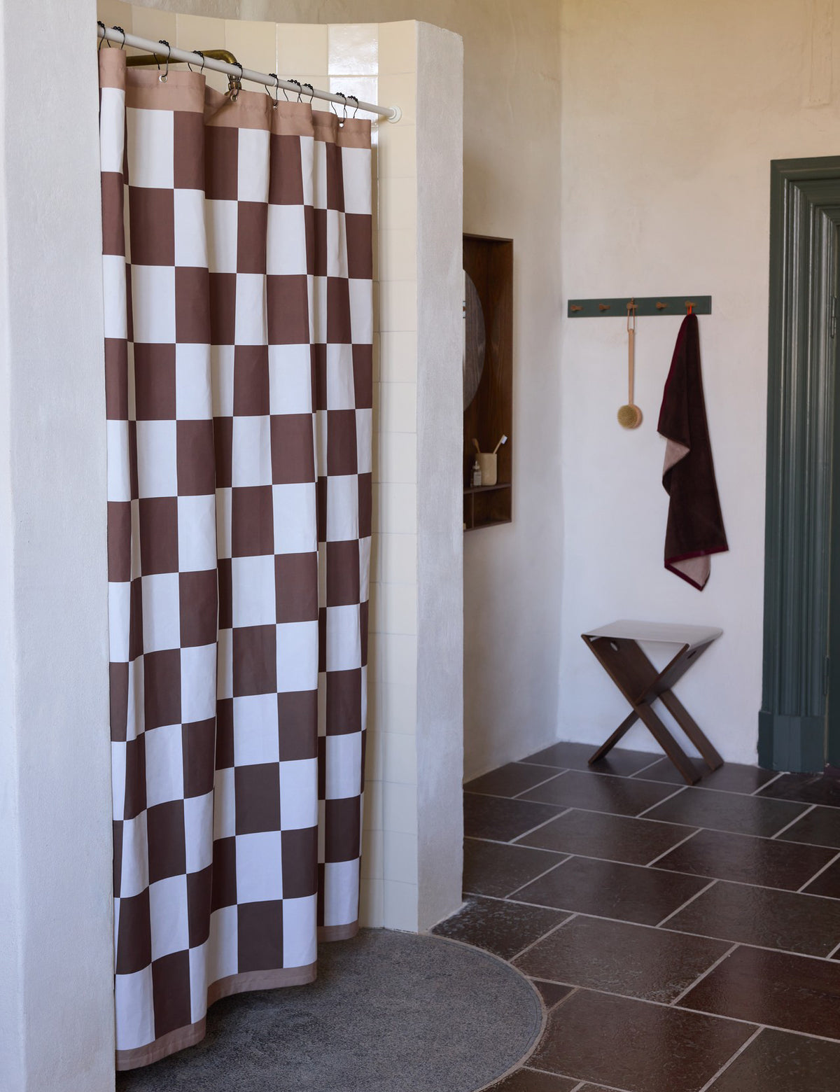RETRO shower curtain with SOFT towel and ROOTS folding stool