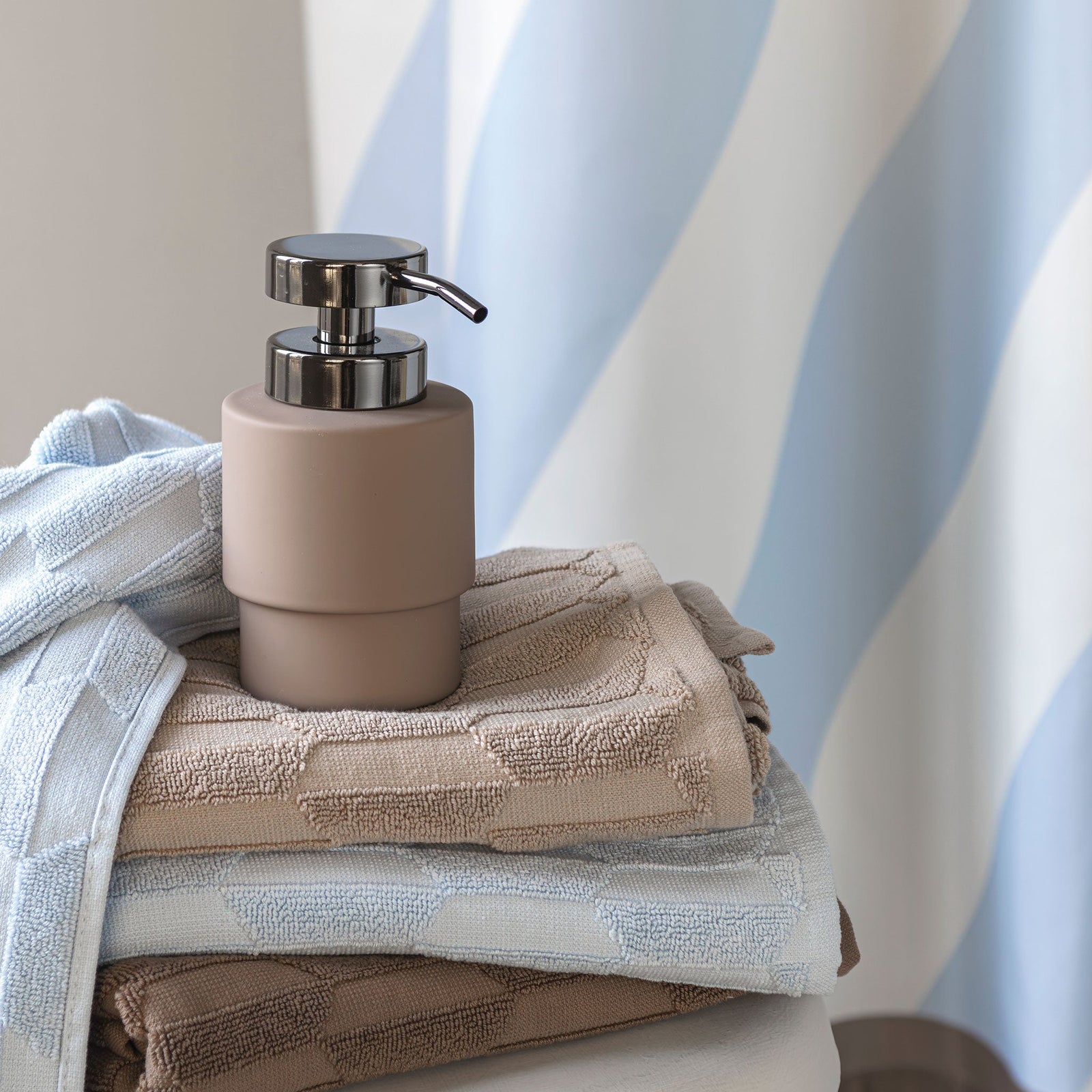 SHADES dispenser, Nougat – Mette Ditmer - International