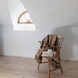 SHADOW throw, Latte / Black